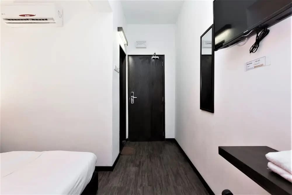 ZEN Rooms Basic Near KTM Sentul - photo 18