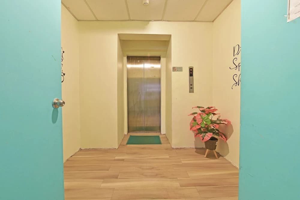 OYO 90846 Hotel Akasia - photo 14