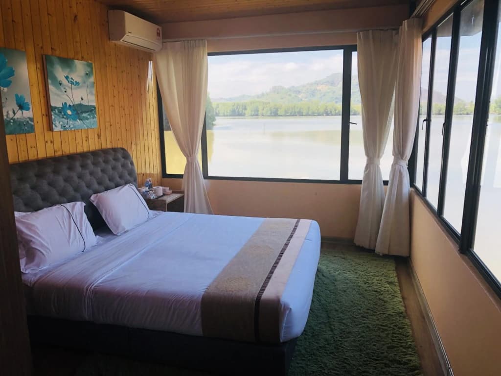 Gayang friendly water house homestay - photo 1