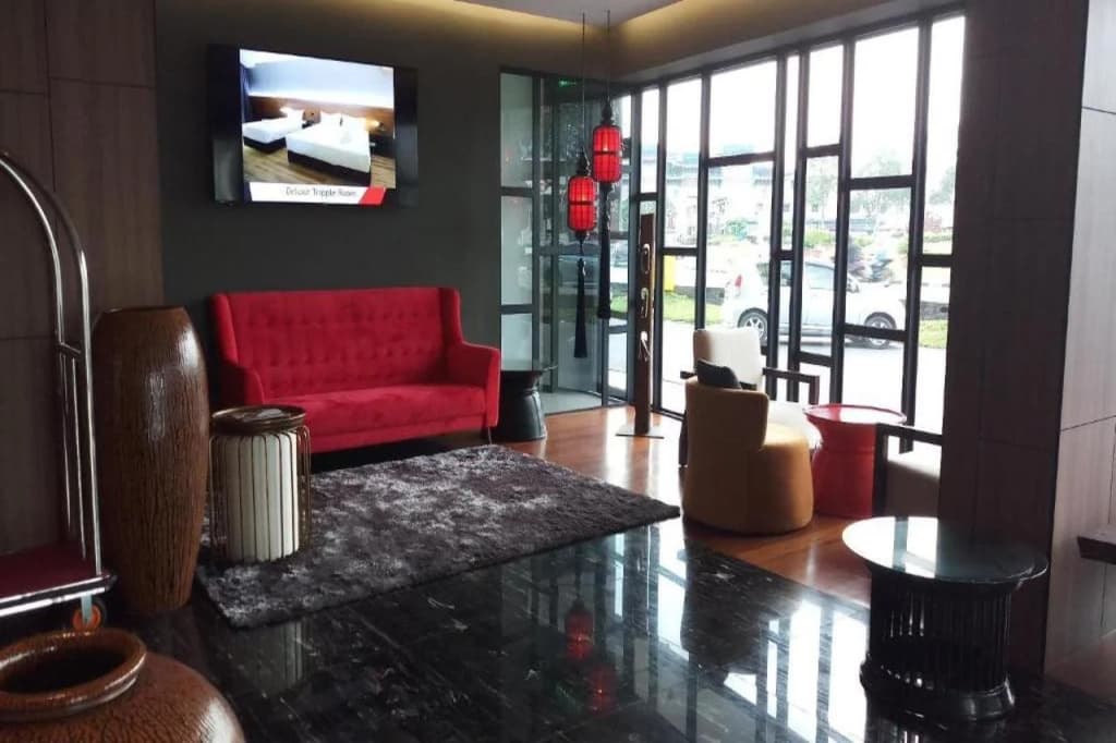 Roxy Hotel Padungan - photo 1