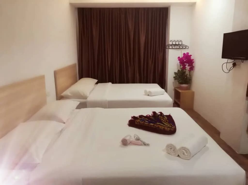 N City Hotel - photo 4