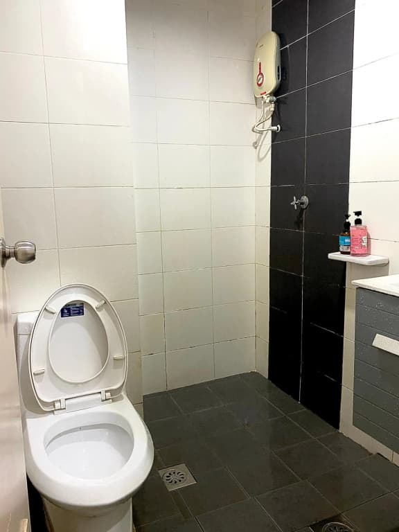 Private Studio Viana Court Service Apartment 2 with private parking - photo 8