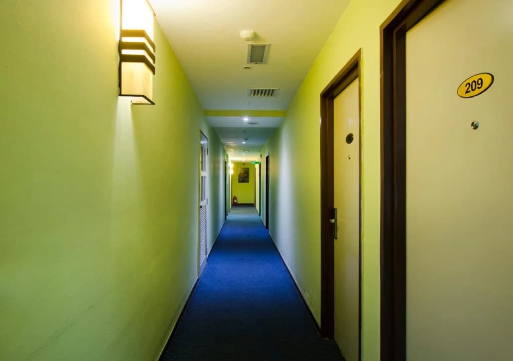 8 Days Boutique Hotel @ Mount Austin JB - photo 13