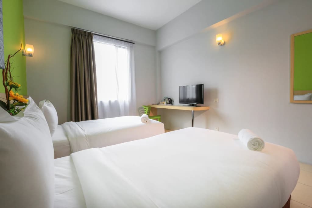 Temasek Hotel - photo 5