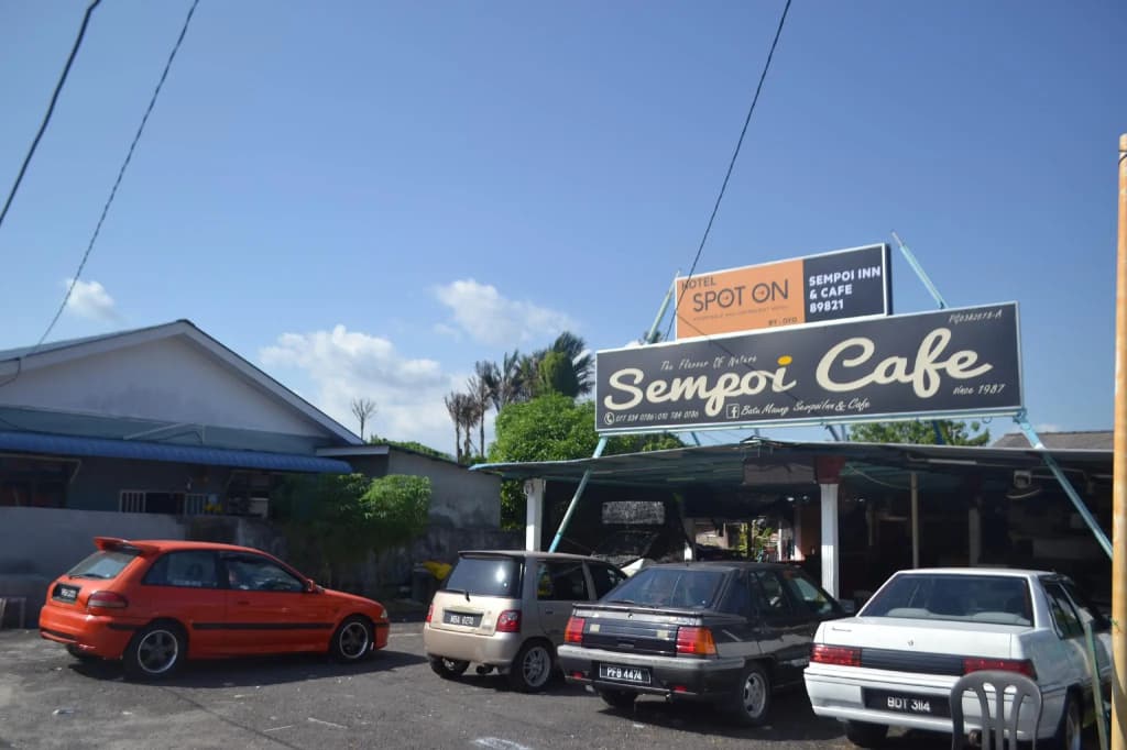 SPOT ON 89821 Batu Maung Sempoi Inn And Cafe - main photo
