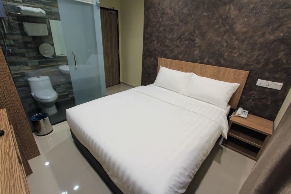 Era Plus Hotel - photo 4
