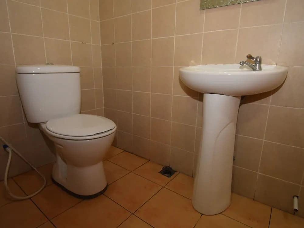 Highway Inn by OYO Rooms - photo 7