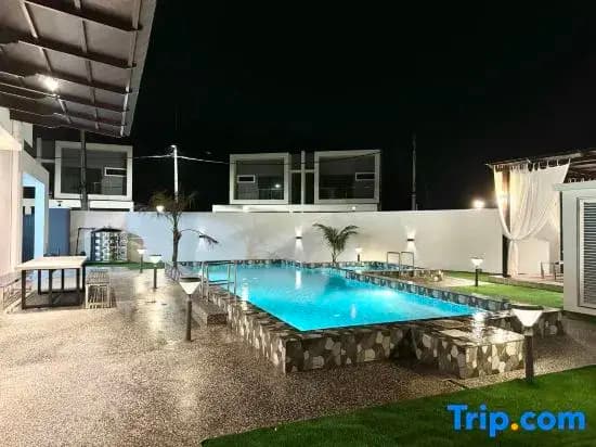 Luxury 5BR Home w/ Private Pool, 18Pax, Netflix - photo 1
