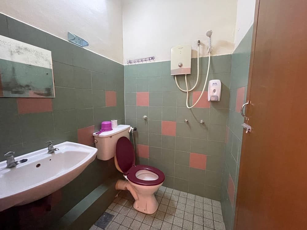 OYO 91284 White House Hotel Kluang - photo 13