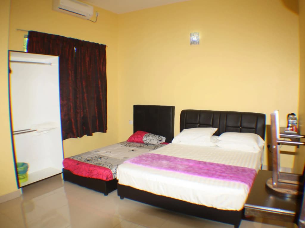 Bougainvillea Inn - photo 2