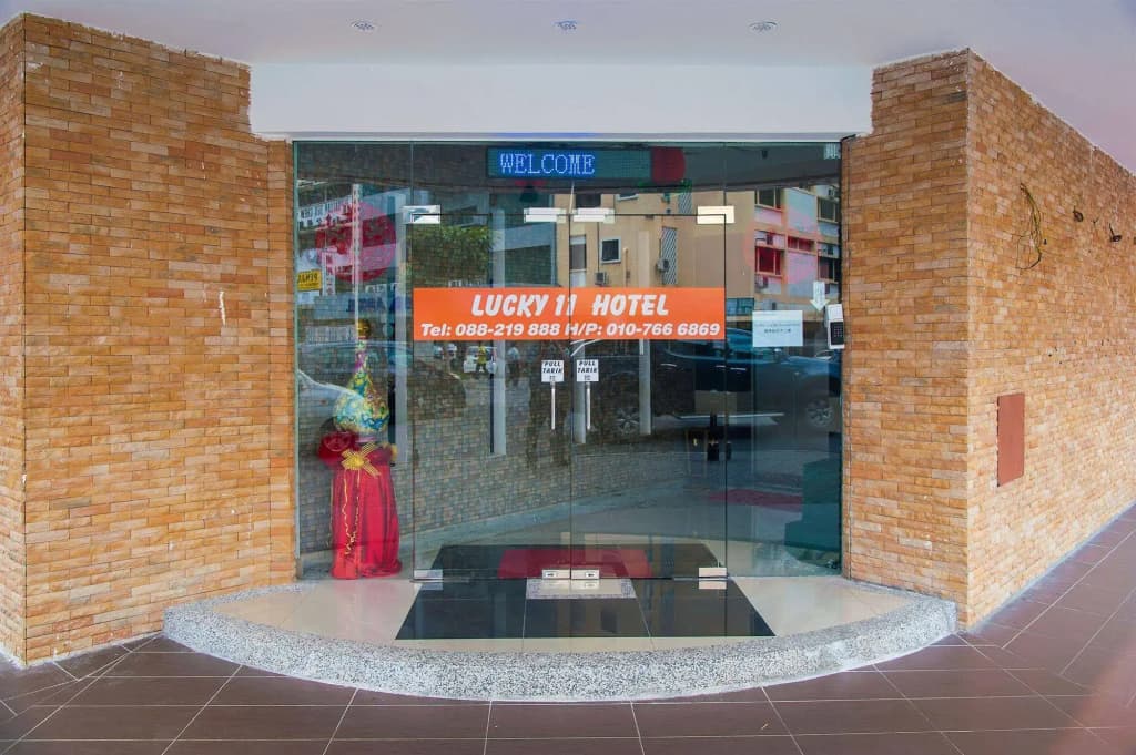 Lucky 11 Hotel - photo 18