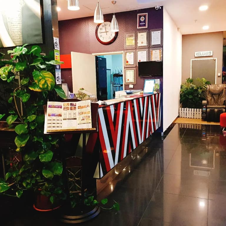Biz Hotel - photo 2