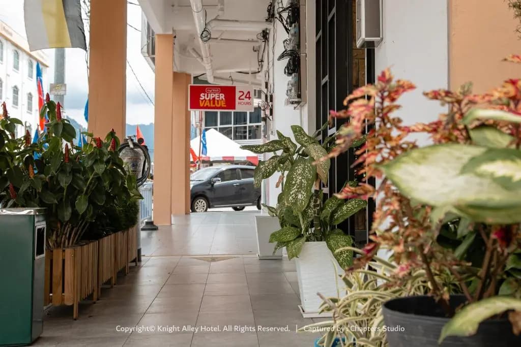 Knight Alley Hotel - photo 2