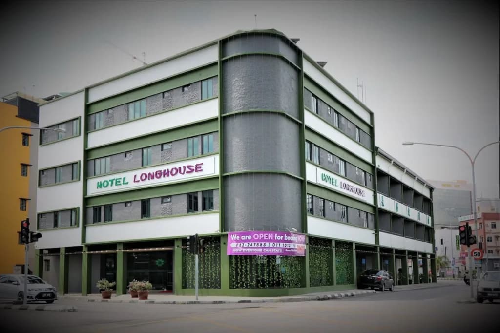 Hotel Longhouse - photo 1