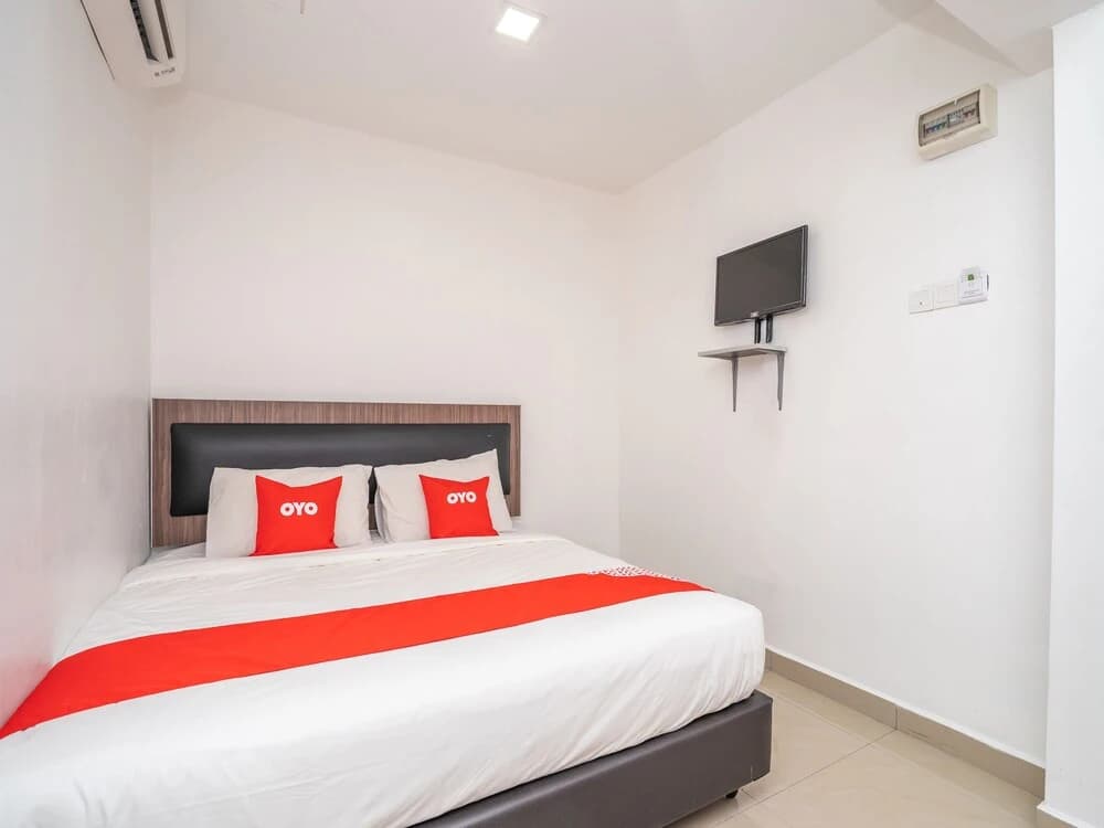 VRM Hotel by OYO Rooms - photo 5