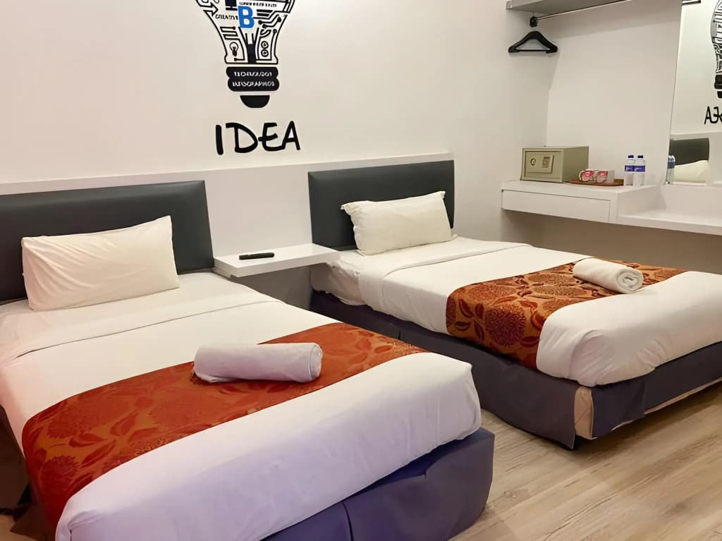 Hotel Zamburger Plaza Mahkota - photo 5