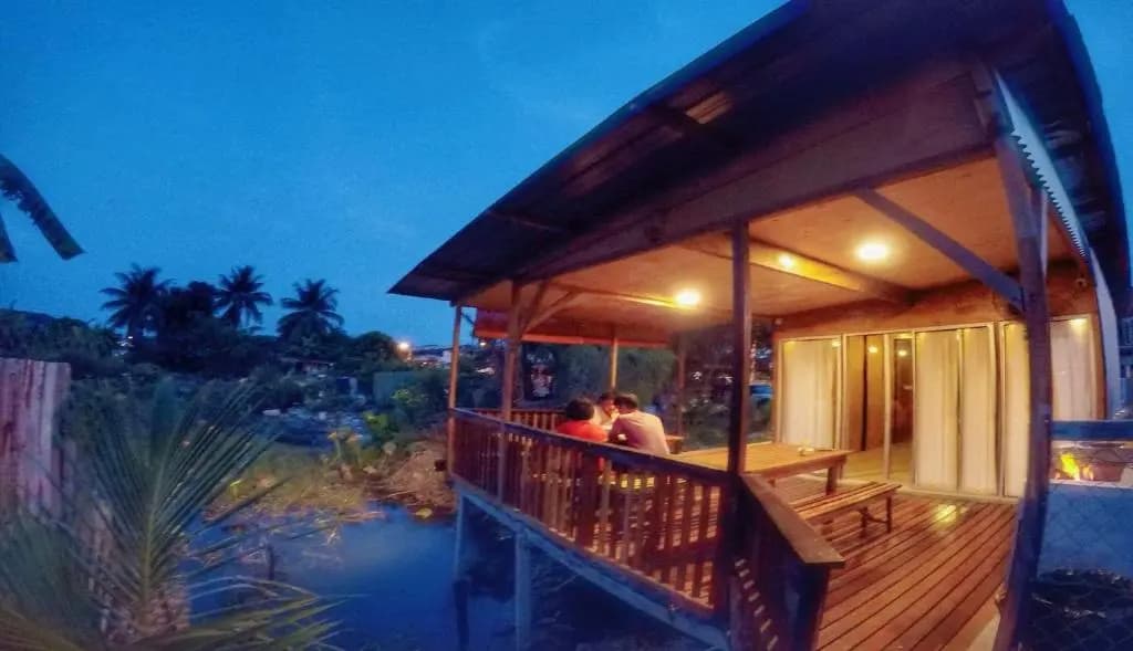 Tung's Tropika - With a Wooden Hut by a Lake - photo 6