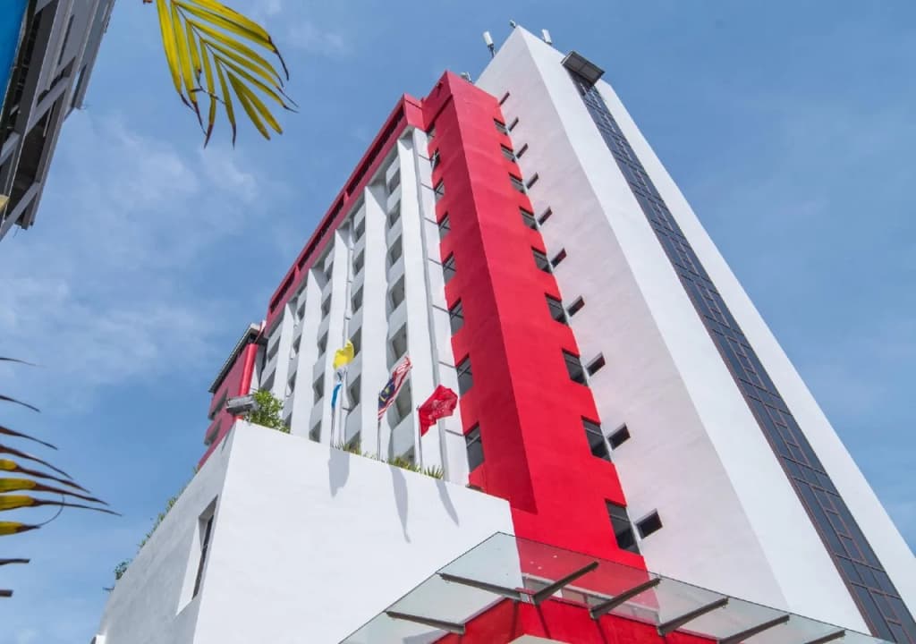 Hotel Sentral Seaview - photo 1