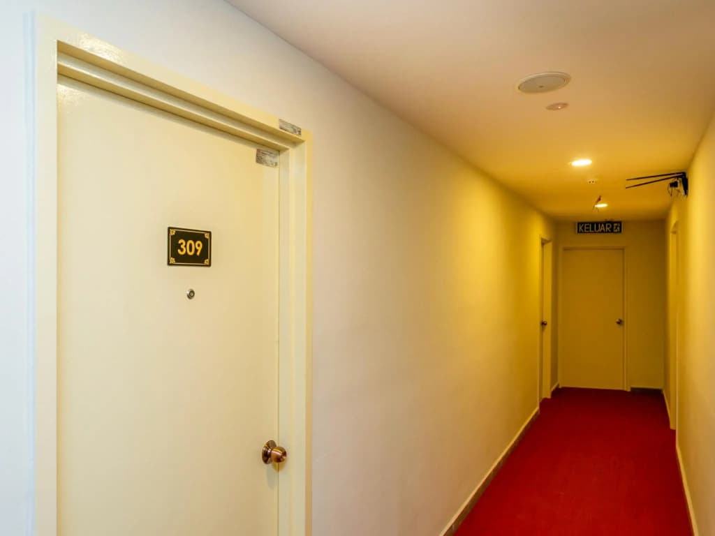 OYO 503 Hotel Aromas JB - photo 11