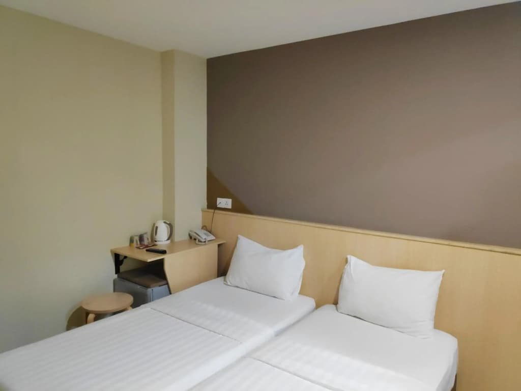 OYO 142 SH Hotel Kota Damansara - photo 17