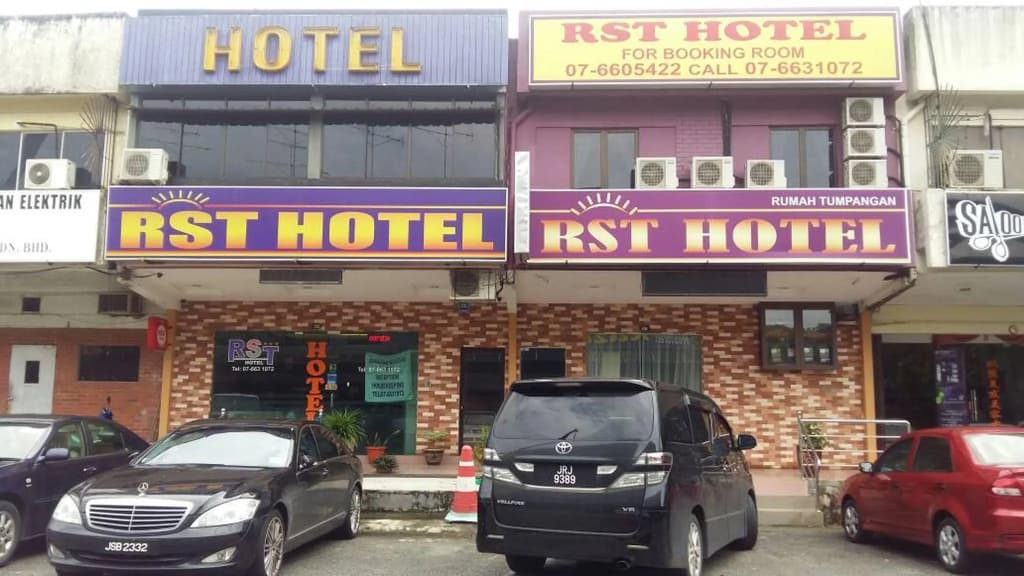 RST Hotel - main photo