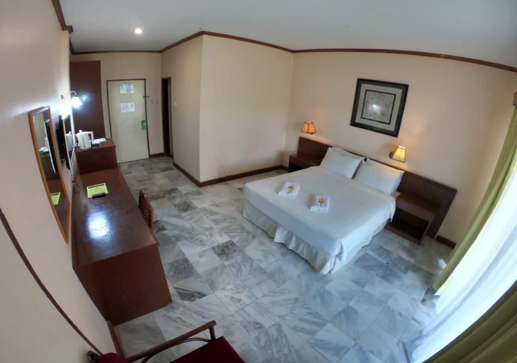 Borneo Paradise Beach Hotel - photo 2