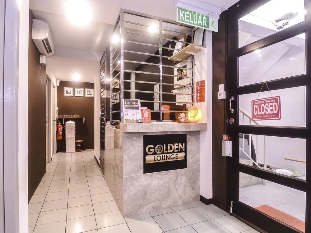 Golden Lounge by OYO Rooms - photo 1