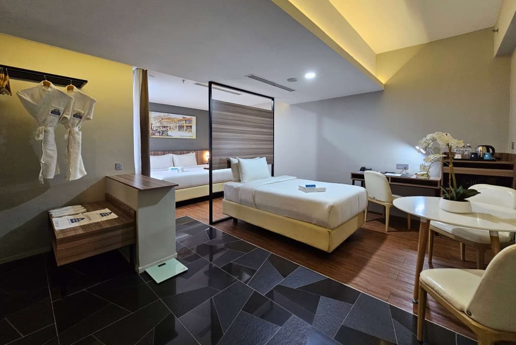 Days Hotel and Suites Fraser Business Park KL - photo 2