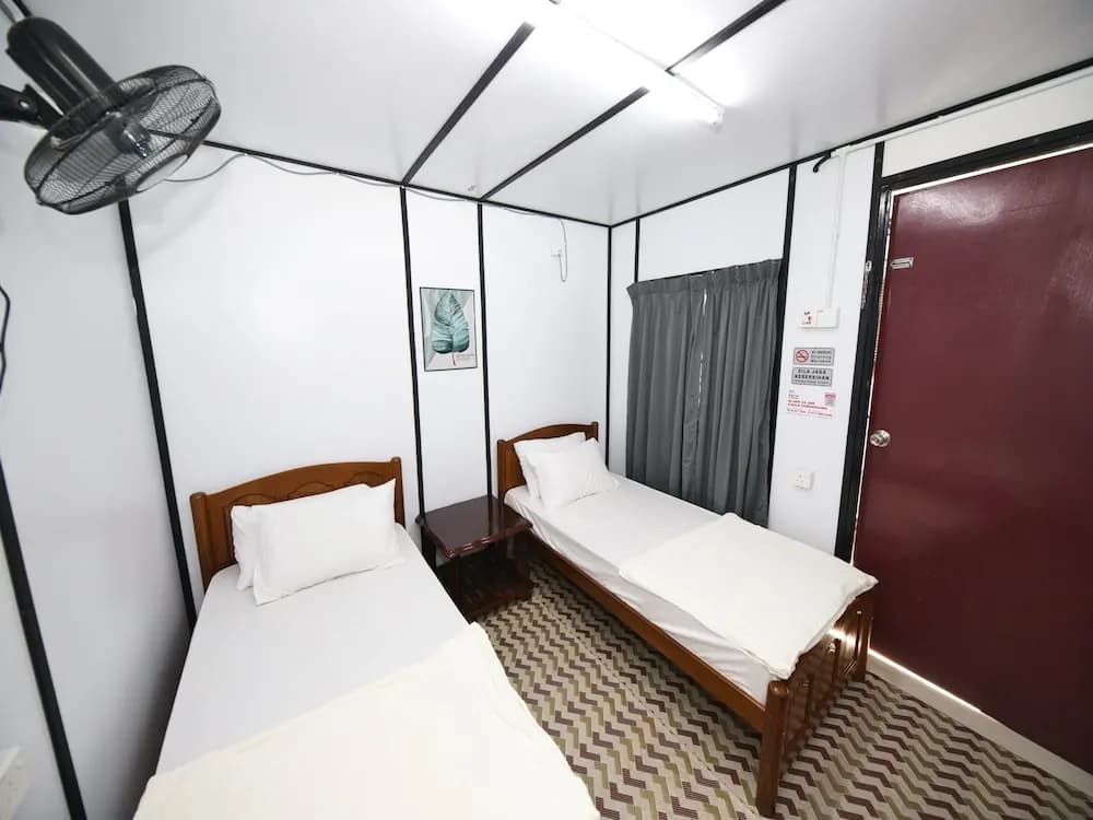 OYO 90960 Rajawali D'cabin Chalet Room - photo 17