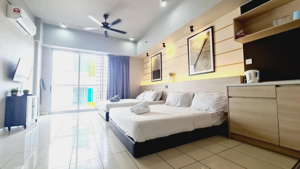 Aeropod 2 Queen Bed Near Airport & KK city Free Parking Netflix - photo 3