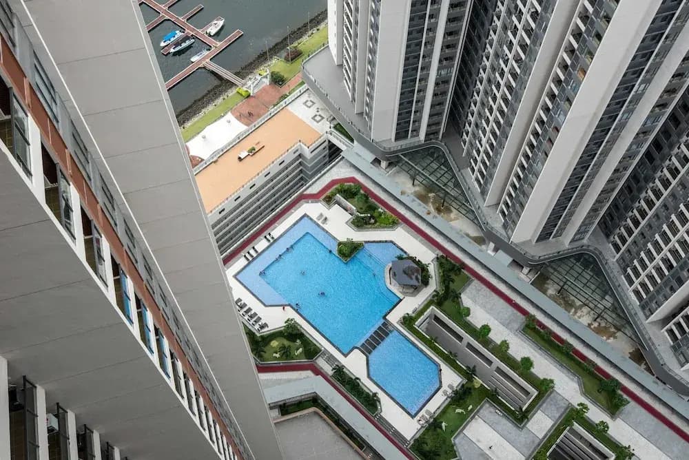 2BR R&F Phase2, CIQ R&F Mall, Free Parking - photo 22