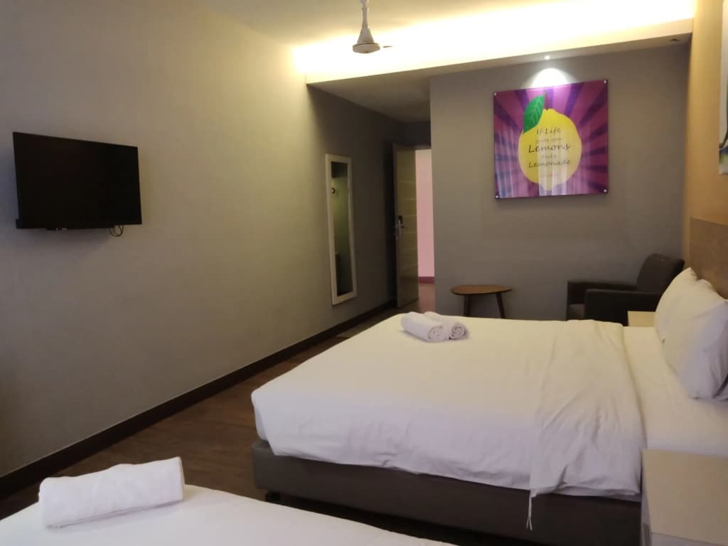 Lemon8 Hotel Apartment - photo 5