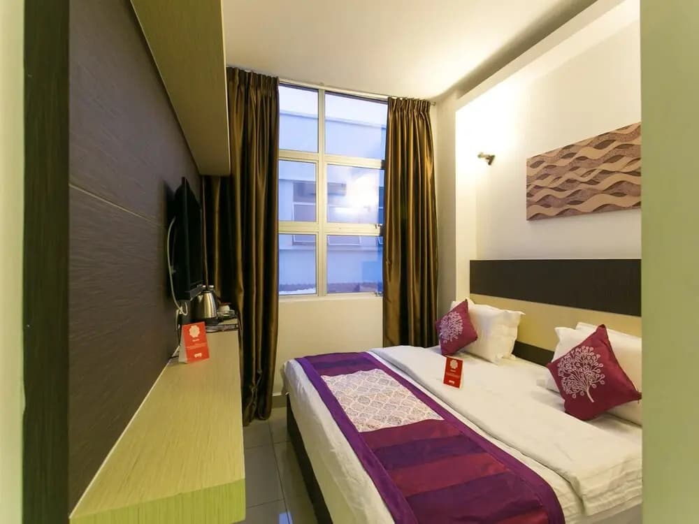 OYO 286 Uptown Hotel - main photo