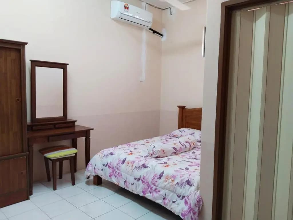 Homestay YatiMizi (Bungalow Station 18, Ipoh) - photo 1