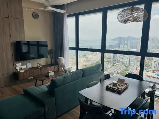 Urban Suites Jelutong 3BR Apartment with Infinity Pool · Near George Town · 18min to Airport - photo 4
