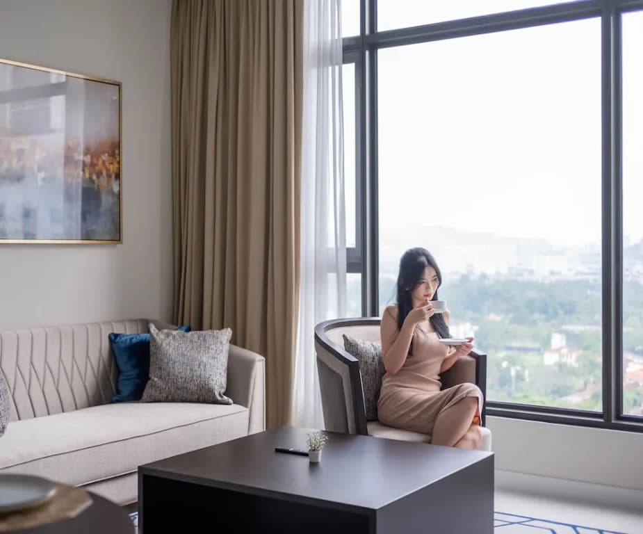 Pavilion Embassy Suites KL by Perfect Host - photo 3
