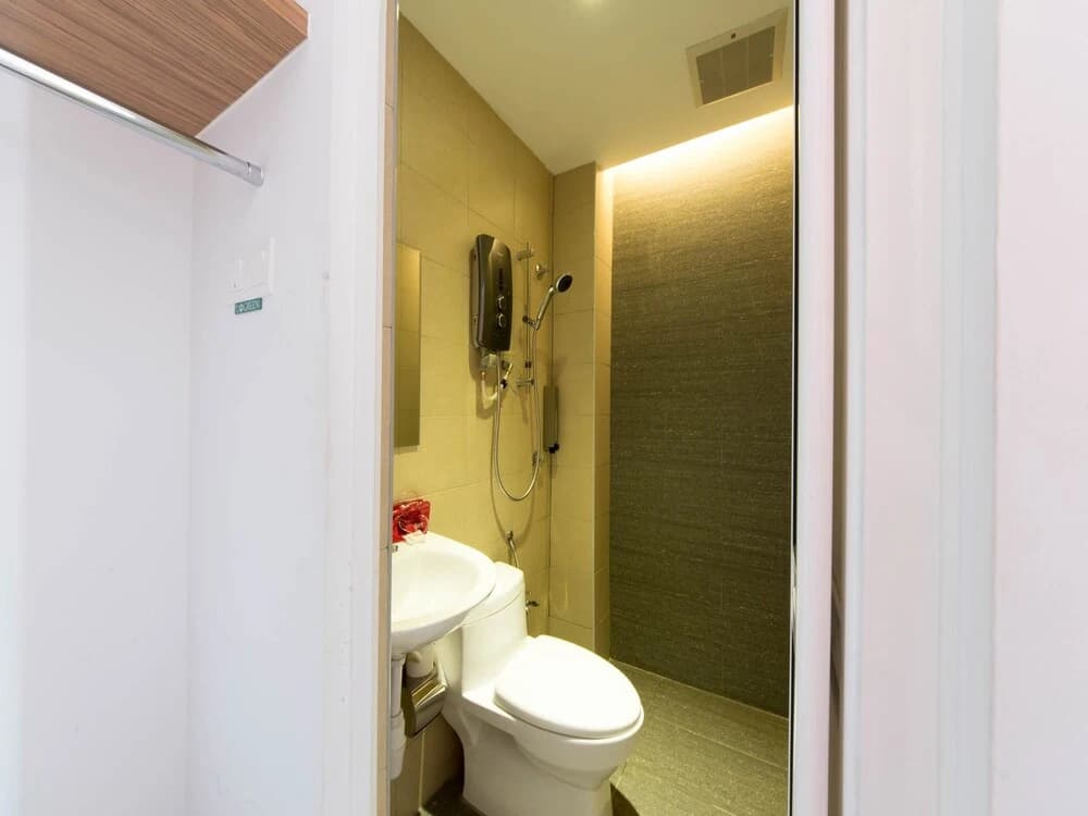 OYO 145 Sovotel Hotel Uptown 36 - photo 10