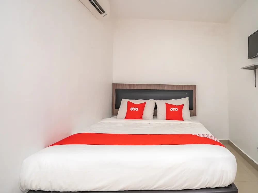 VRM Hotel by OYO Rooms - photo 3