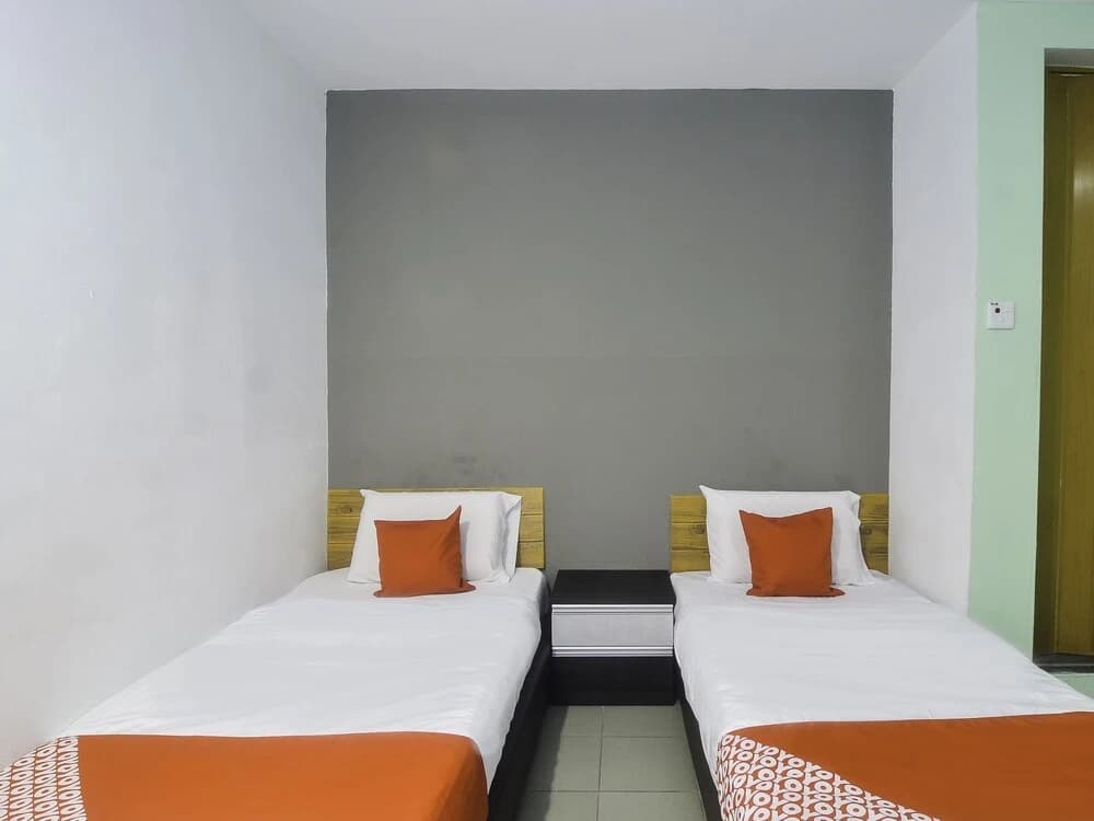 Golden Lounge by OYO Rooms - photo 4