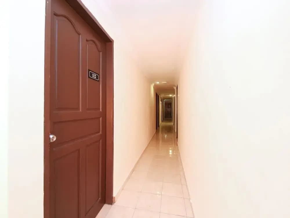 OYO 775 Hotel Sahara Inn - photo 11