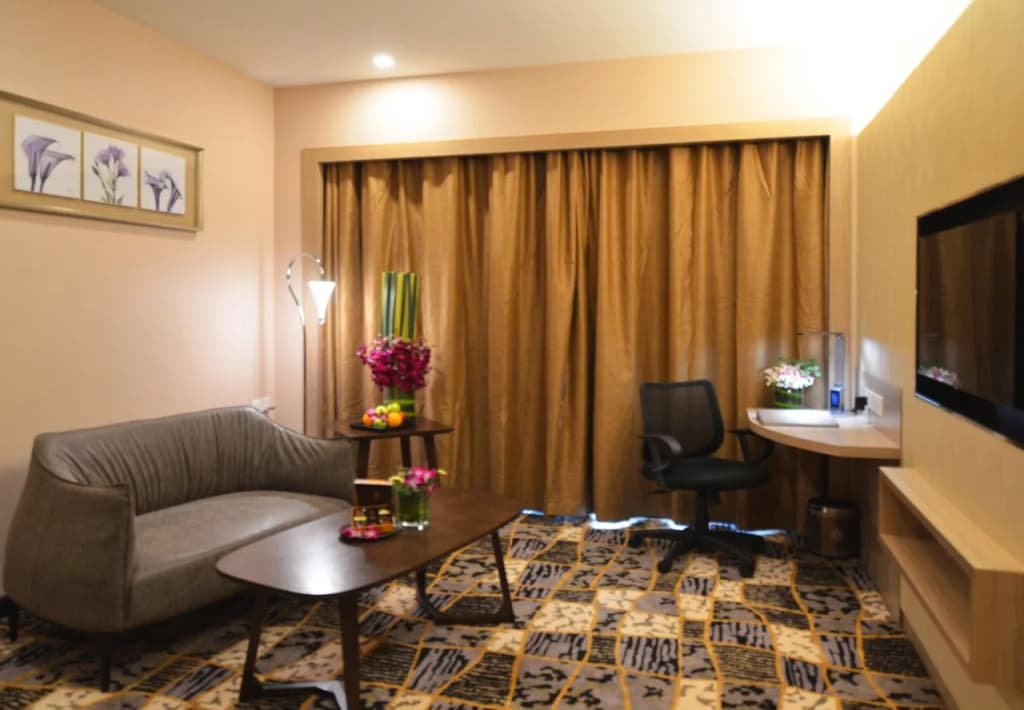 V8 Hotel - photo 6