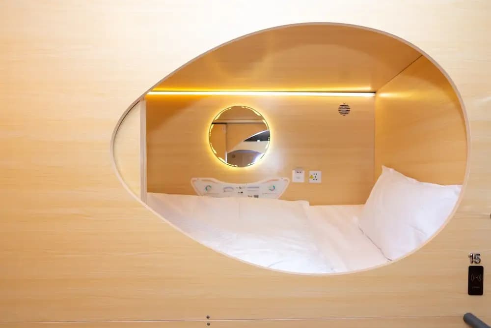 Momostay Capsule Hotel - photo 2