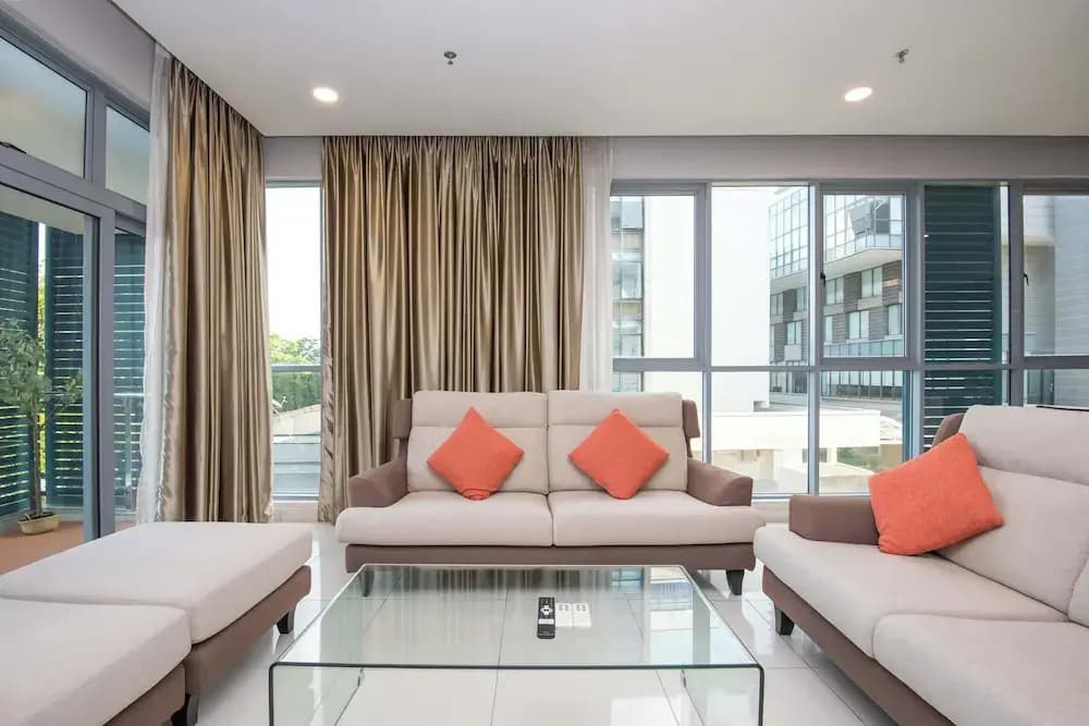 3BR Somerset Apt 2 TVs With Harbour View, Legoland - photo 3