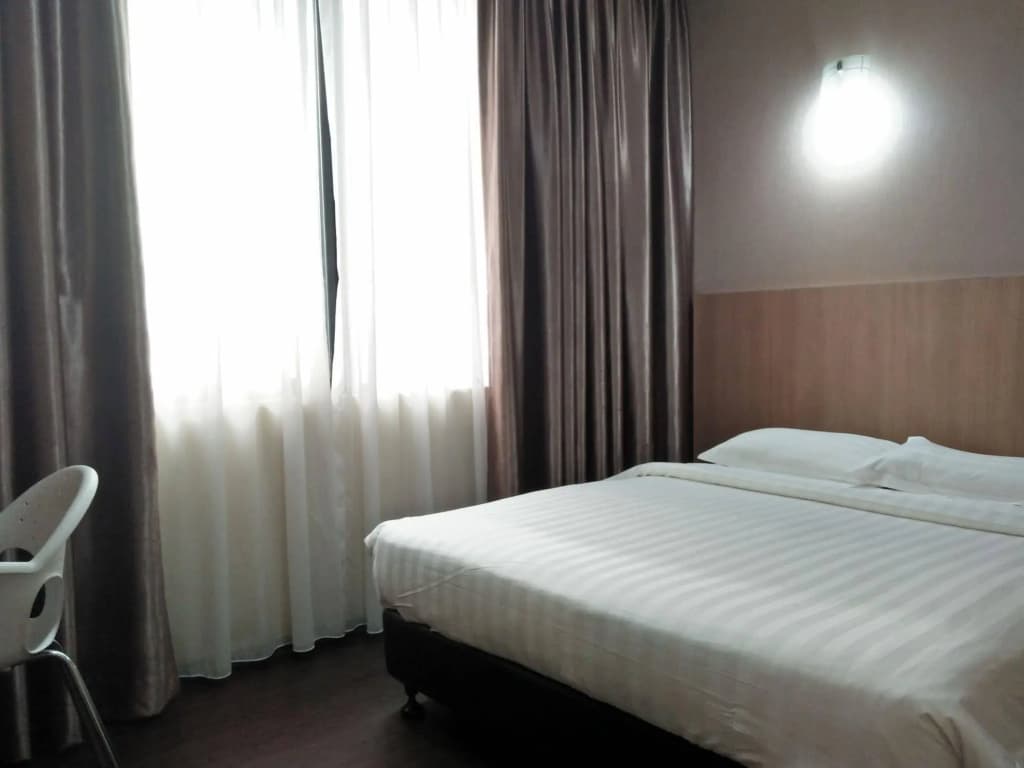 Baguss City Hotel - photo 4