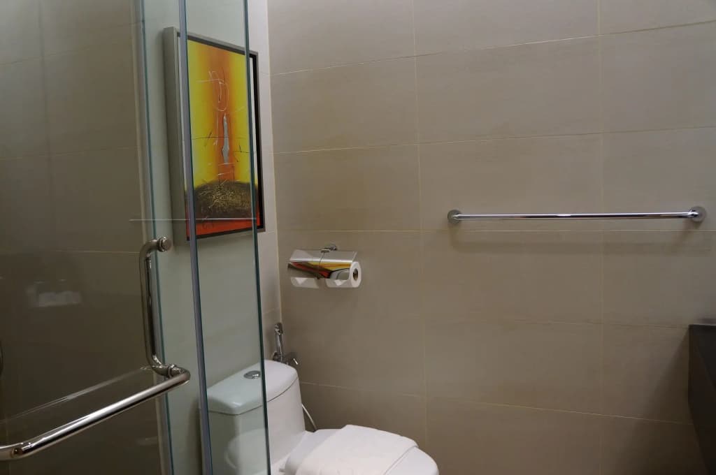 Greens Hotel & Suites - photo 10