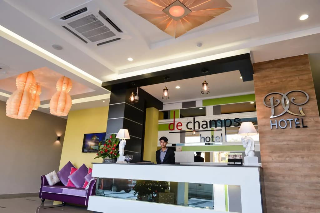 De Champs Hotel - photo 2