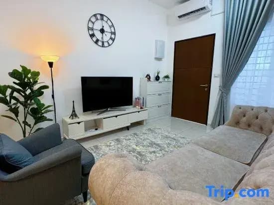 Kota Warisan Fully Air-Con 4 Bedroom Homestay - photo 1
