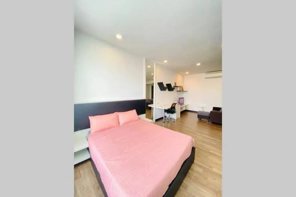 Landmark Residence 2, High Floor with Nice View, Free Parking, TVbox. - photo 7