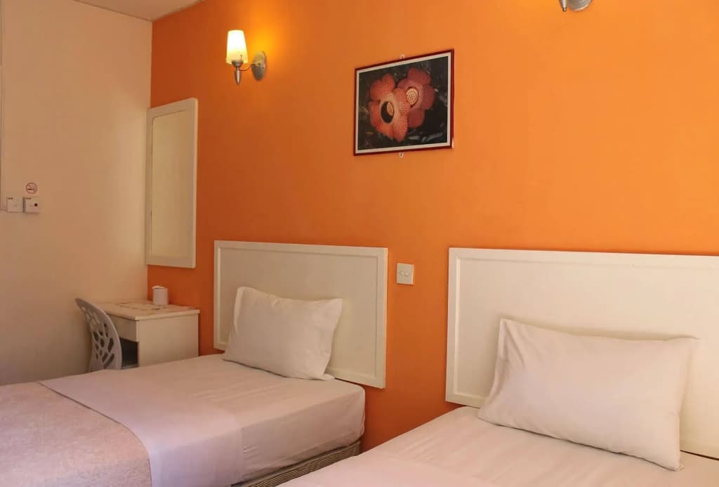 Victoria Hotel and Hostel - photo 5