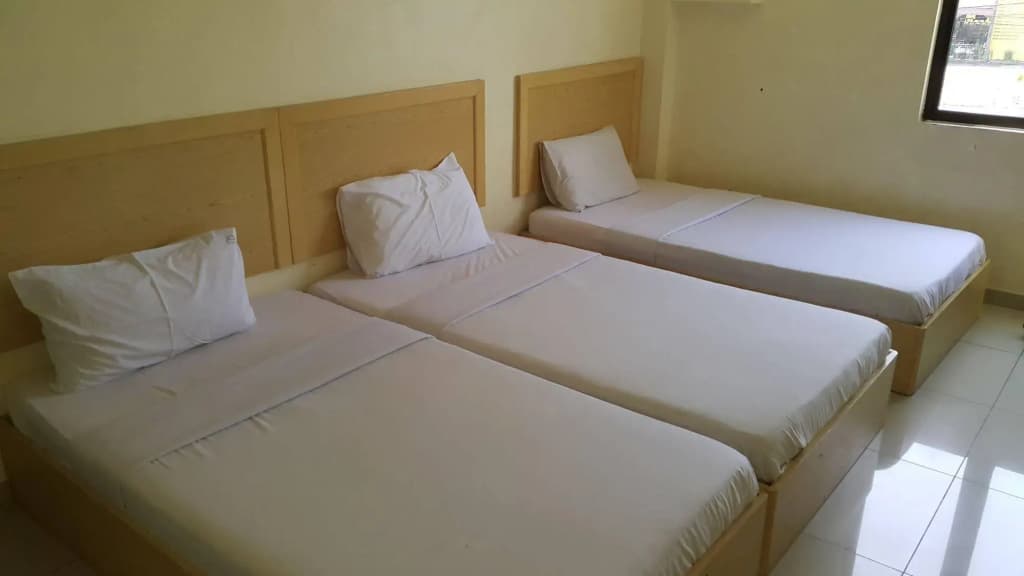 OYO 301 River Inn Hotel - photo 4